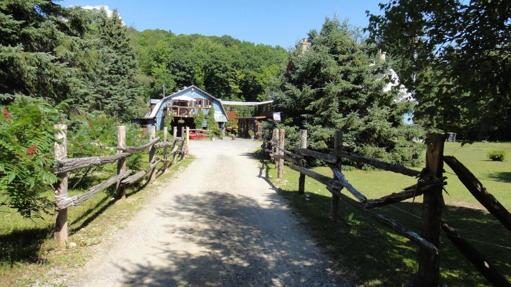 Auberge Le Cheval Bleu Saint-Alphonse-Rodriguez Екстер'єр фото